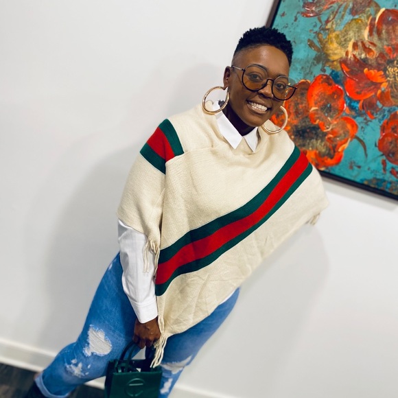 Poncho - Picture 10 of 15